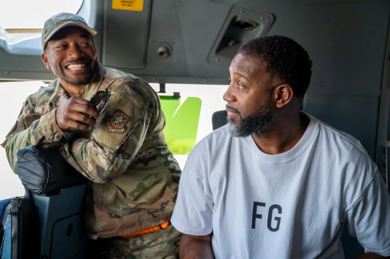 Former NBA players visit U.S. Airmen in Qatar
