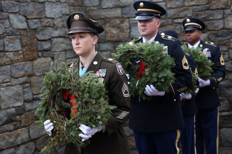 Hundreds gather at Kentucky Wreaths Across America events to honor vets