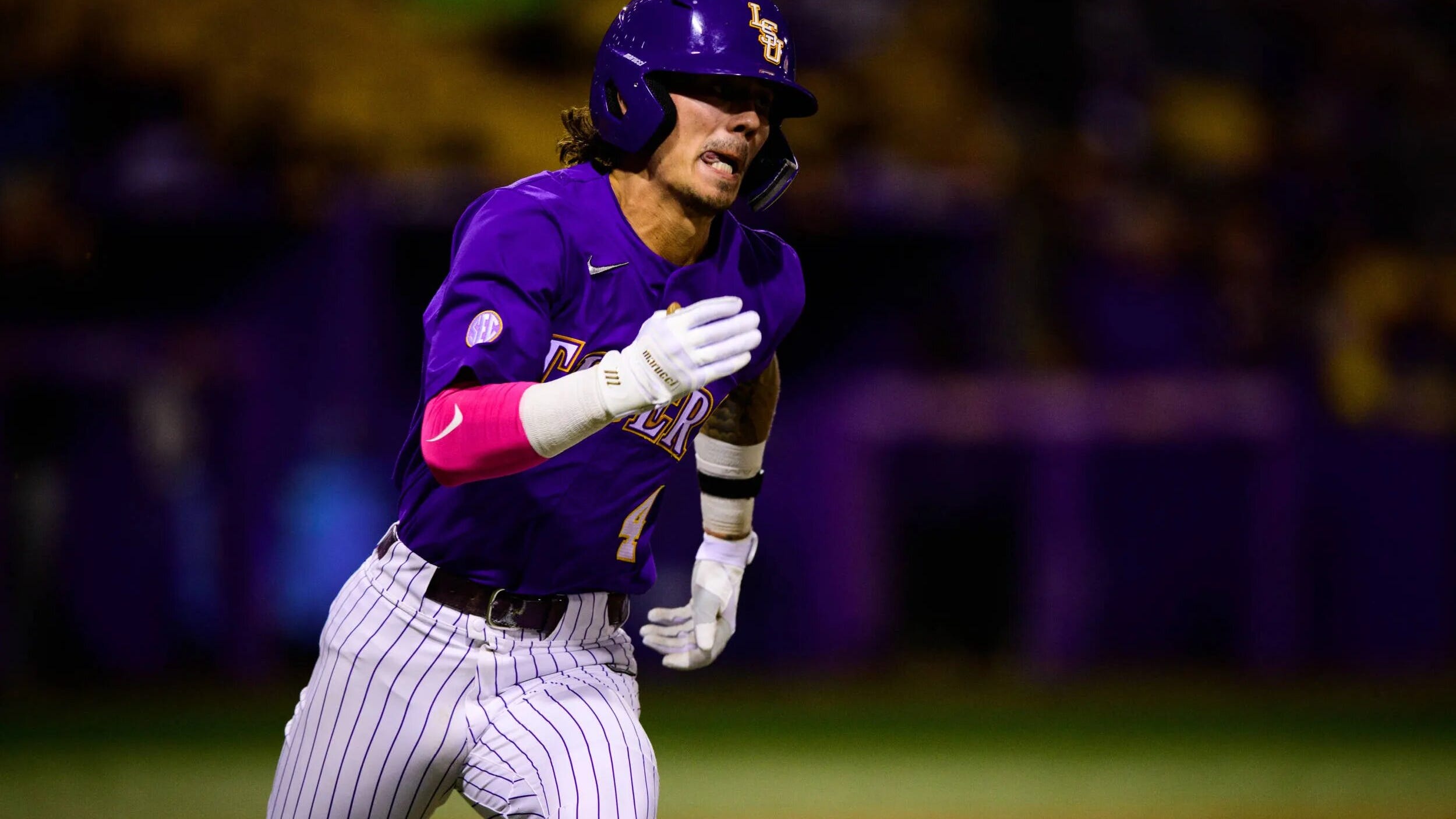 Pitcher's duel turns into blowout in extras as LSU drops opener vs Arkansas