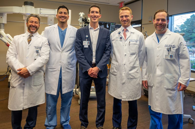 7 Reasons Why You Want Your Surgeon to Be an Expert in Robotics | Bee Well