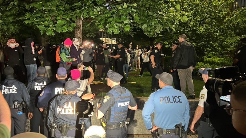Drexel Police Chief Mel Singleton negotiates with protestors.
