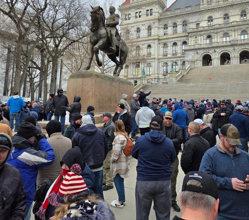 Corrections officers rally in Albany