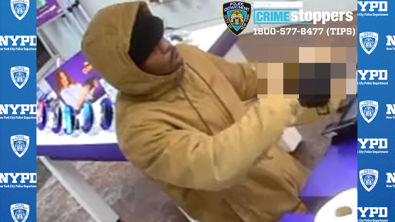 Man wanted for robbing Brooklyn T-Mobile at gunpoint