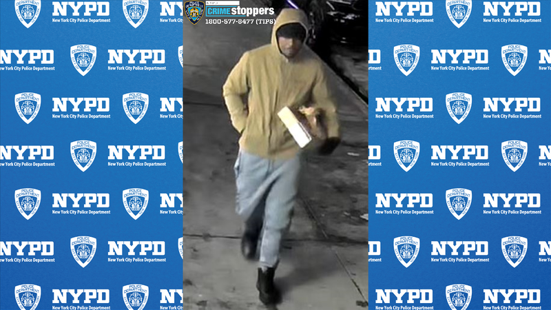 Man wanted for robbing Brooklyn T-Mobile at gunpoint