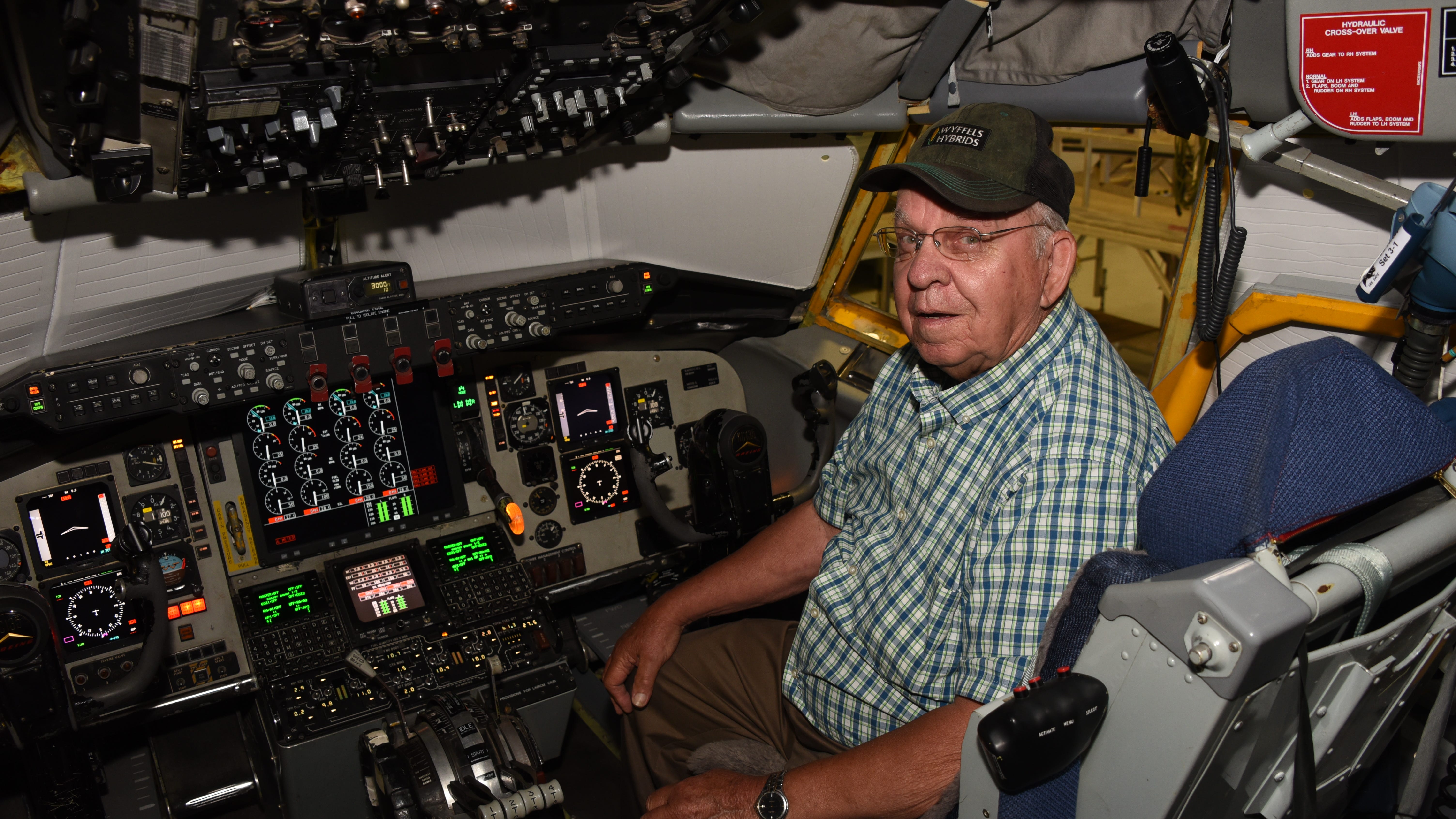 In time for Father’s Day, Air Force veteran dad honored with nostalgic KC-135 tour