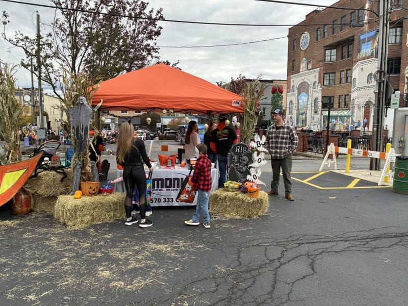 Trick or Treat Main Street