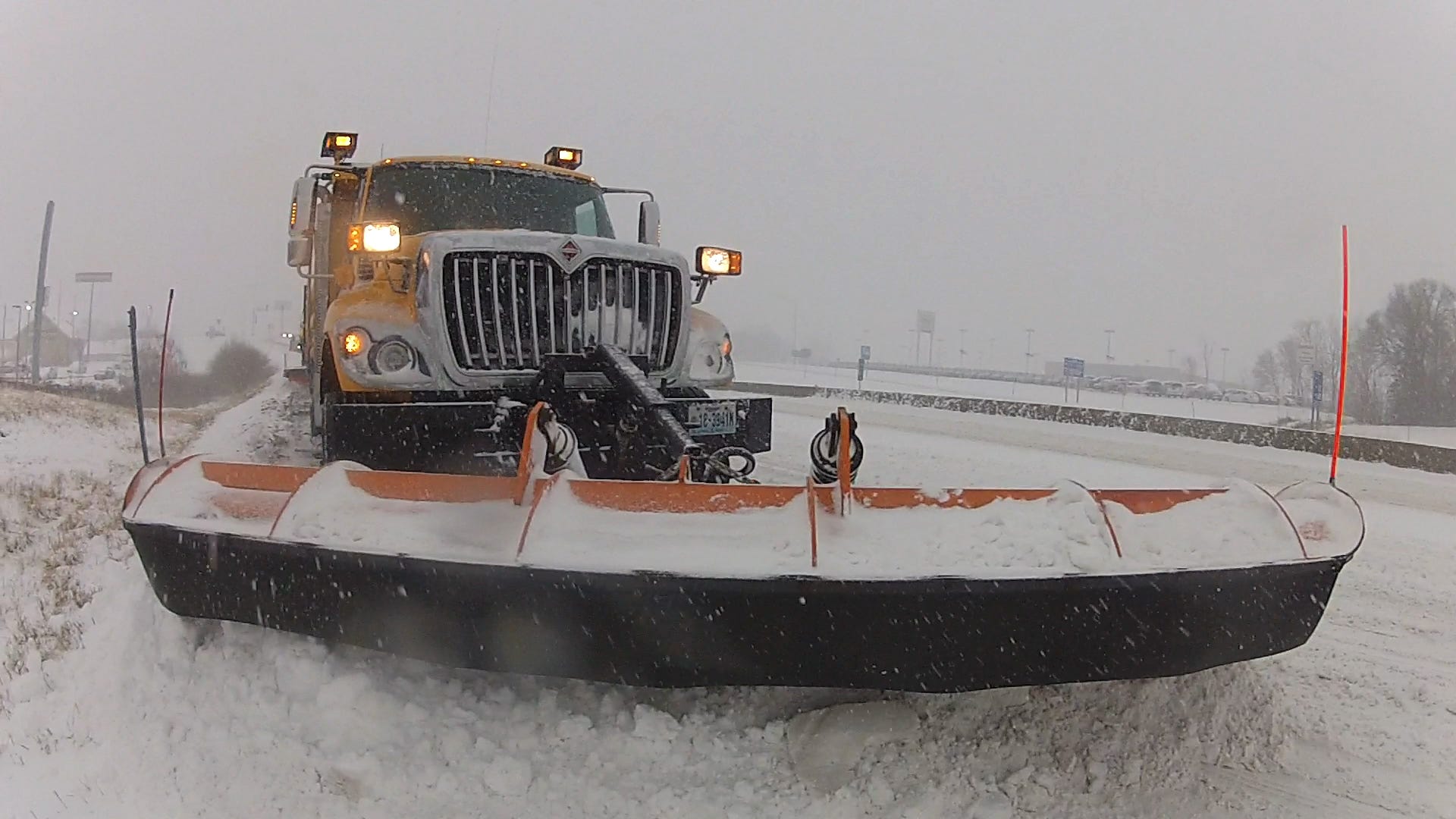 MoDOT battles snow short-handed; Hundreds of snow plow drivers needed