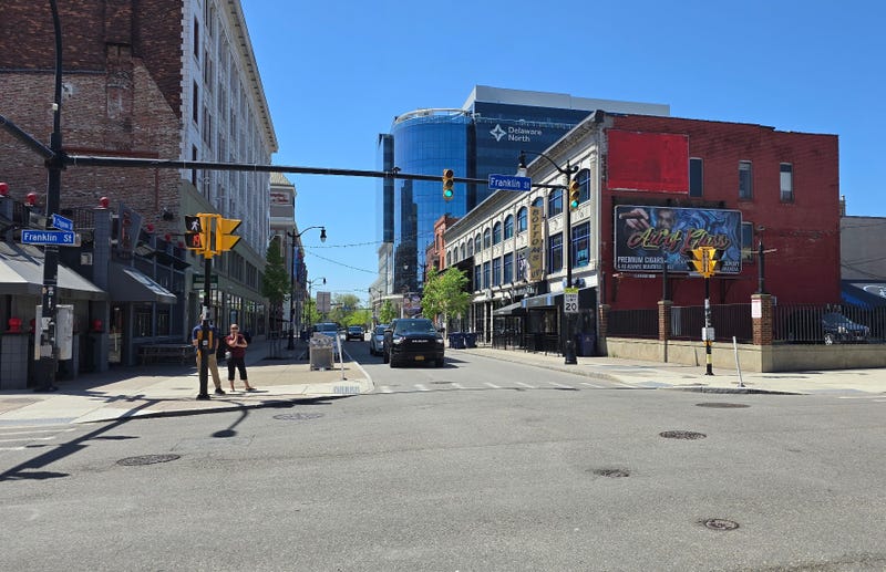 W Chippewa Street