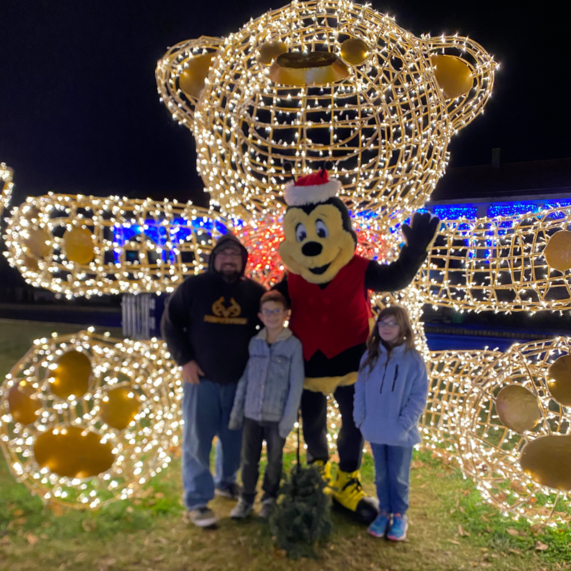 Jenn, Bill and Buzzbee’s Experience at Tinseltown Holiday Spectacular 2023