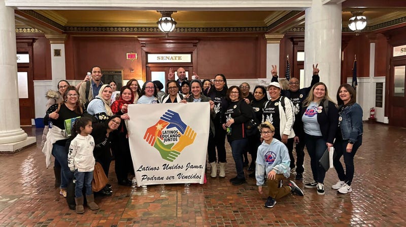 Latinos Educando Juntos
