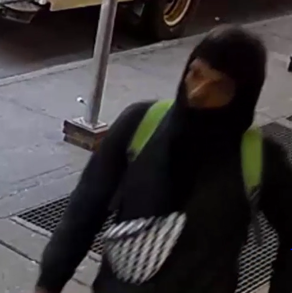 Employee slashed by robber at 99-cent store in Brooklyn