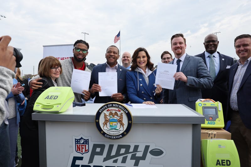 Damar Hamlin with Gov. Gretchen Whitmer