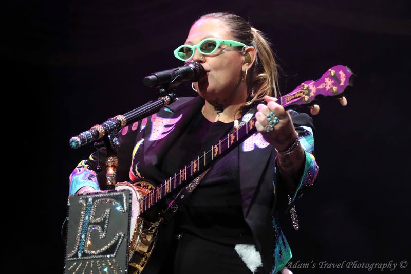 Elle King on stage holding banjo