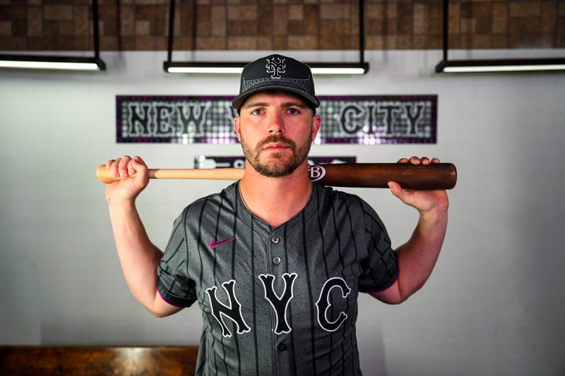 Pete Alonso wears the new jersey
