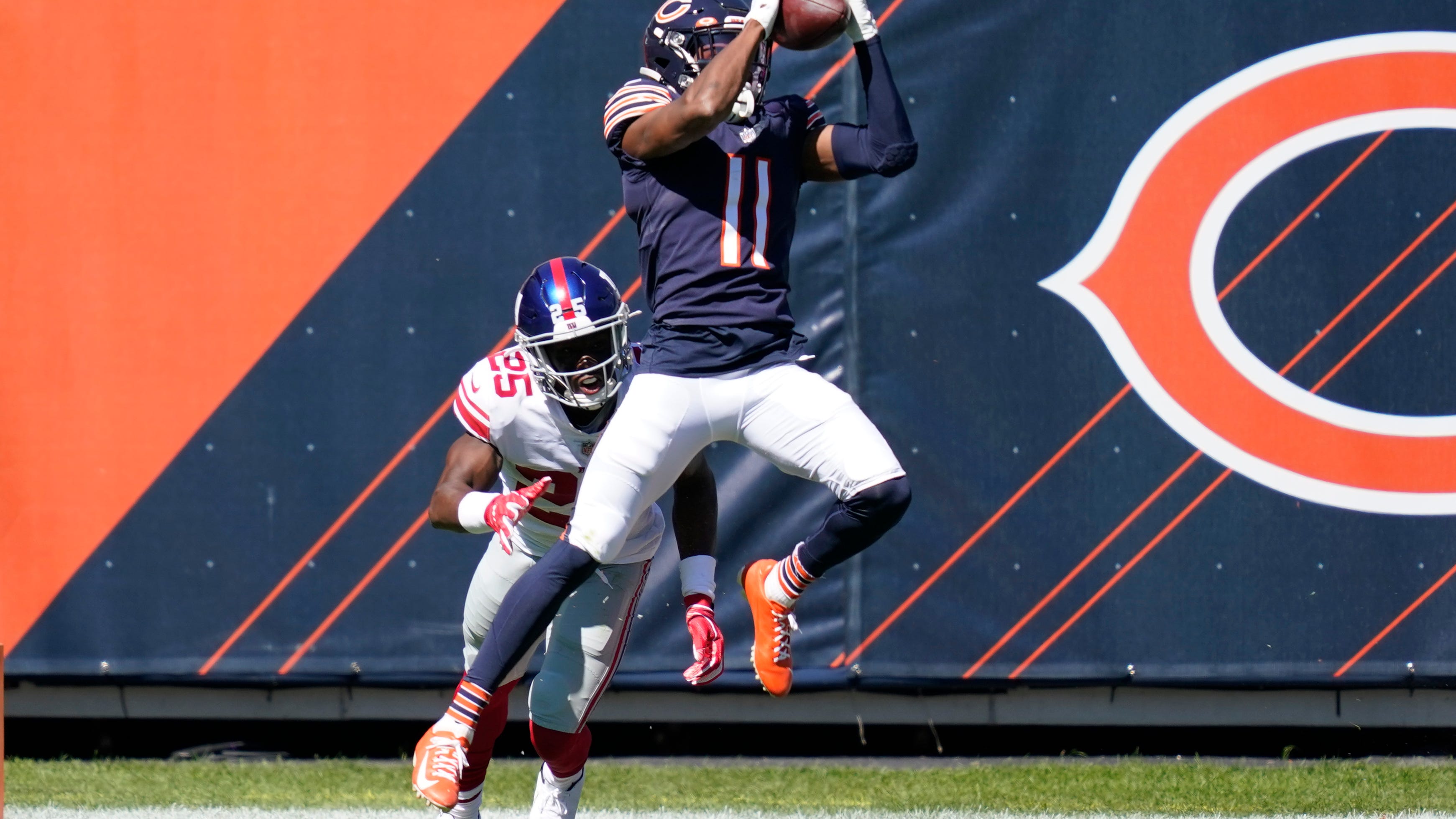 Trubisky 2 TD Passes, Barkley Hurt As Bears Edge Giants