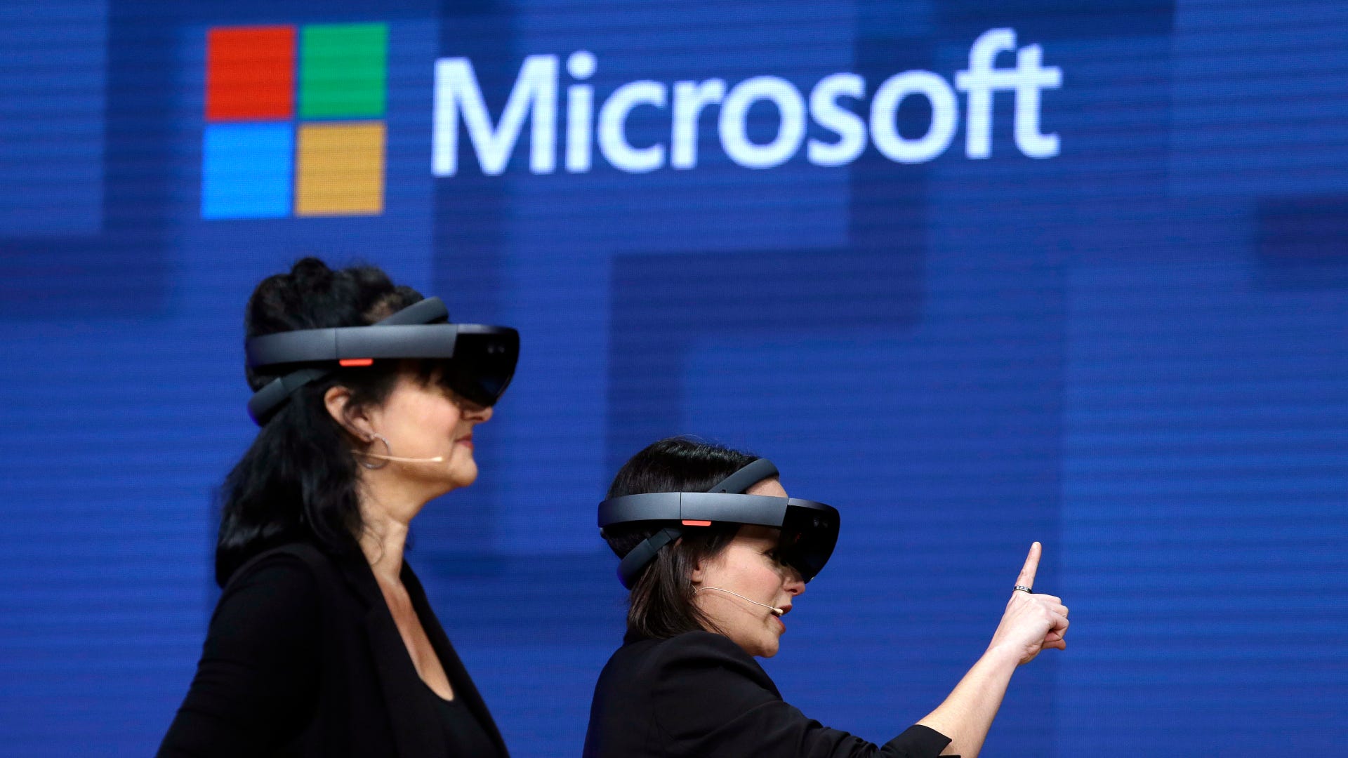Microsoft wins $22 billion deal to make headsets for US Army
