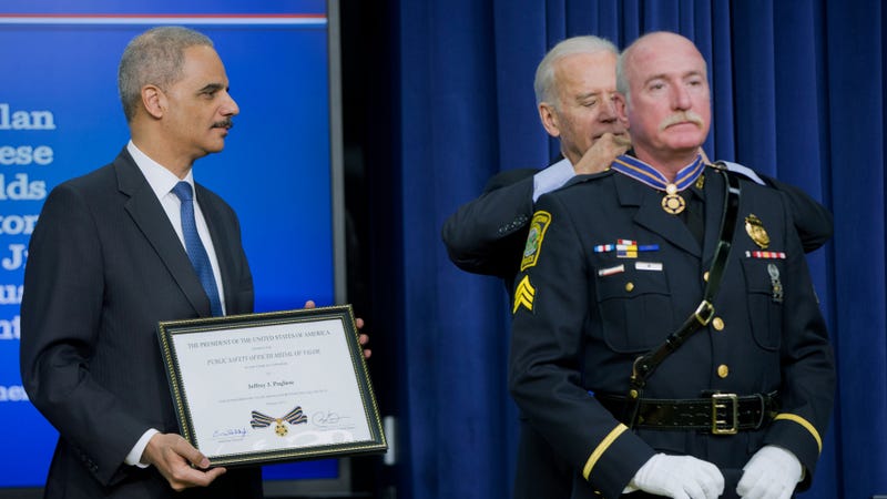Officer, Army vet who tackled Boston Marathon bomber retires