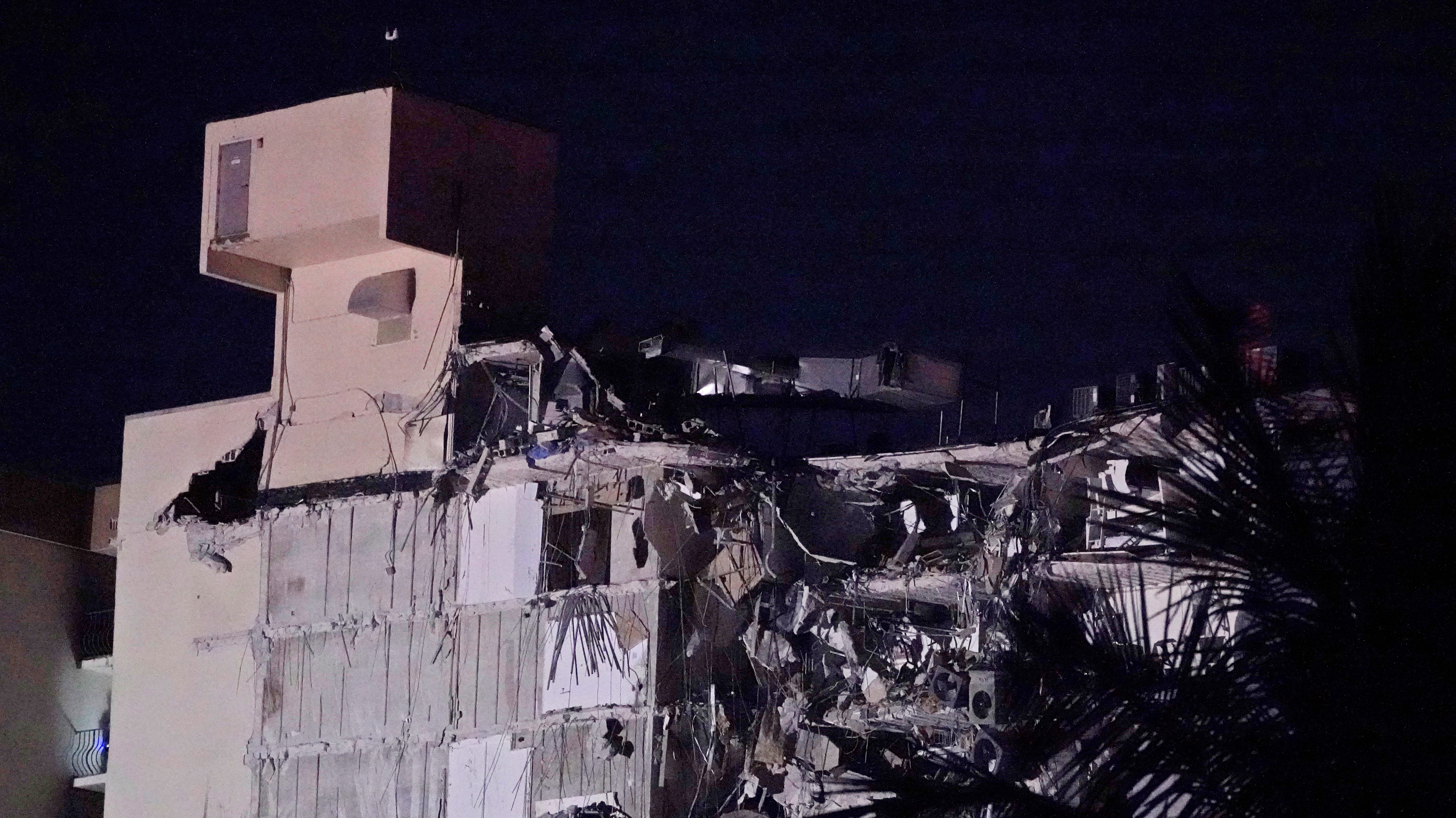 Miami-area condo collapses; 1 dead; rescue mission underway