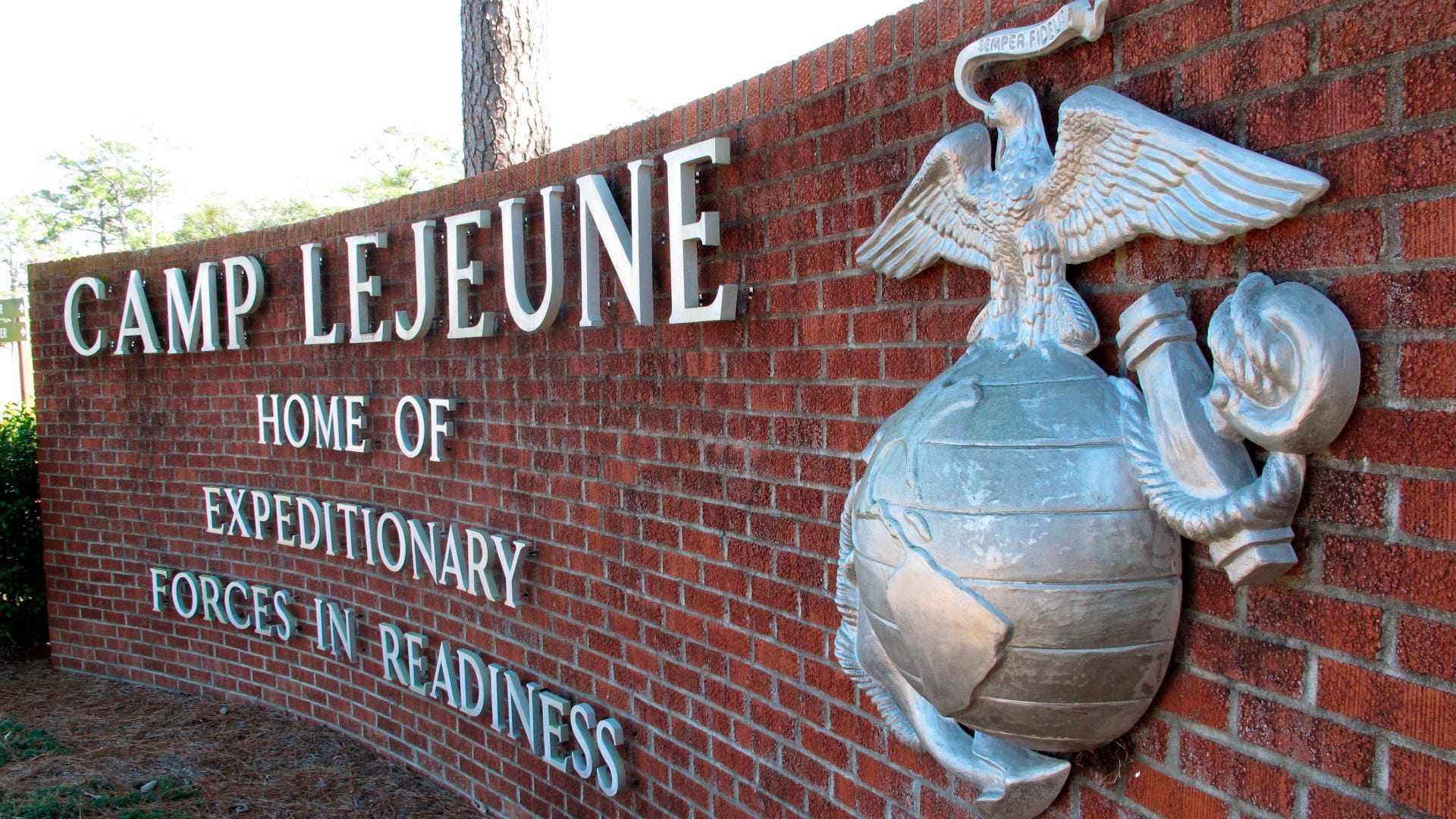 2 U.S. Navy sailors die of COVID as cases spike nationwide