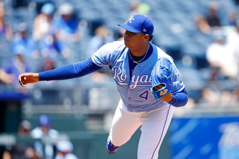 Kansas City Royals pitcher Carlos Hernandez delivers to a Chicago White Sox batter