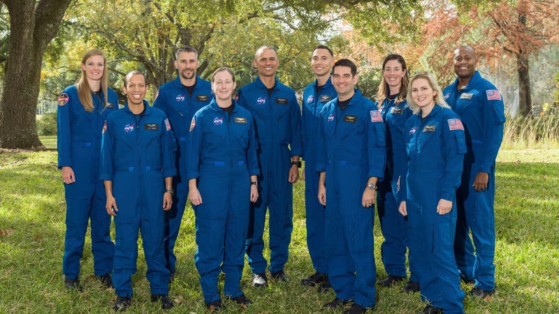 Navy, Air Force pilot among NASA's 10 new astronauts