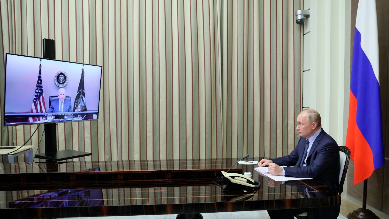 Biden, Putin square off as tension grows on Ukraine border