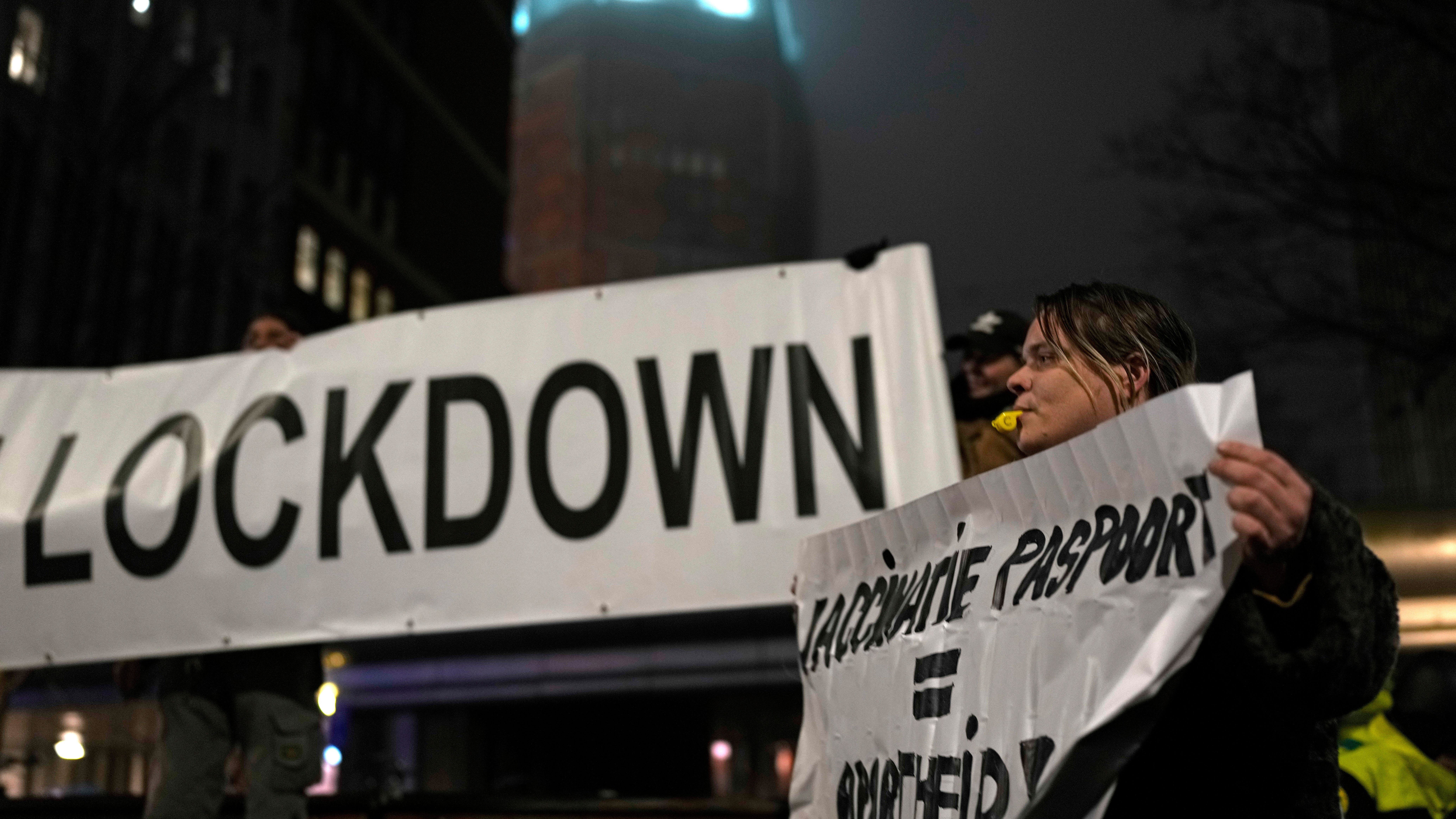 Netherlands 'going into lockdown again' as omicron spurs COVID-19 rise