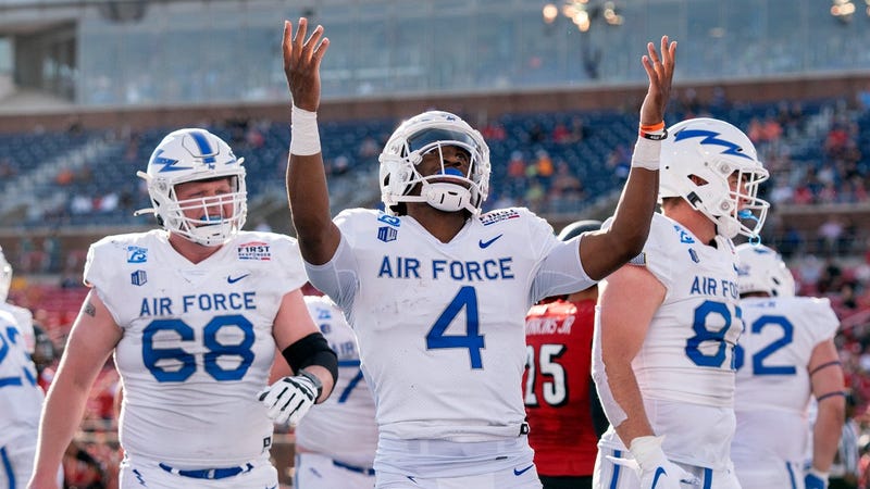 Air Force uses rare passing game to win First Responder Bowl