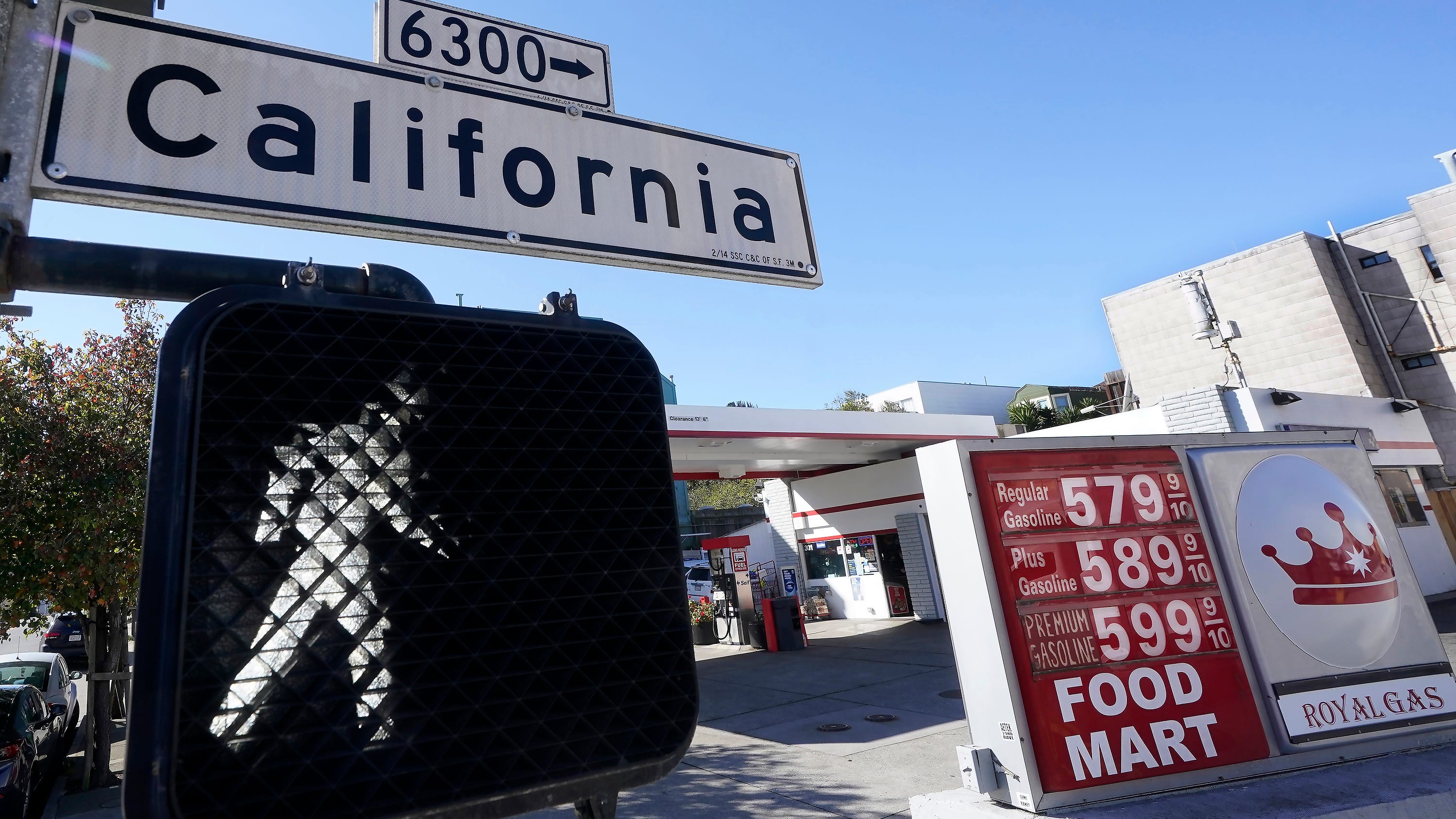 Average U.S. gas price rises 22% in two weeks, hits $5.74 in California