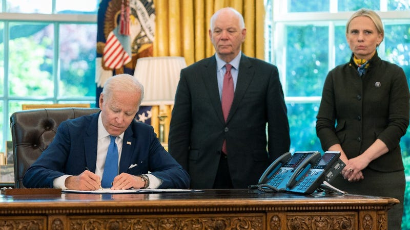 Biden signs Ukraine bill, seeks $40B aid, in Putin rejoinder