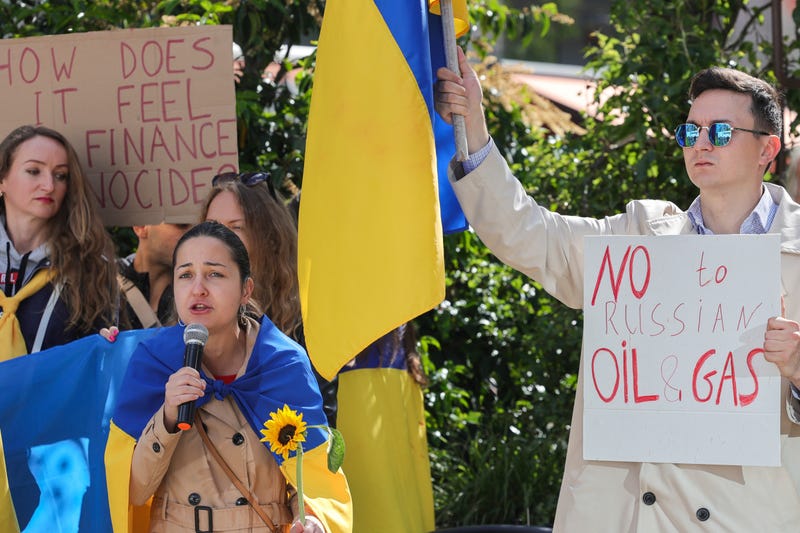 Ukrainian demonstrators demand an embargo on Russian oil during a protest in front of EU institutions prior to an extraordinary meeting of EU leaders to discuss Ukraine, energy and food security at the Europa building in Brussels