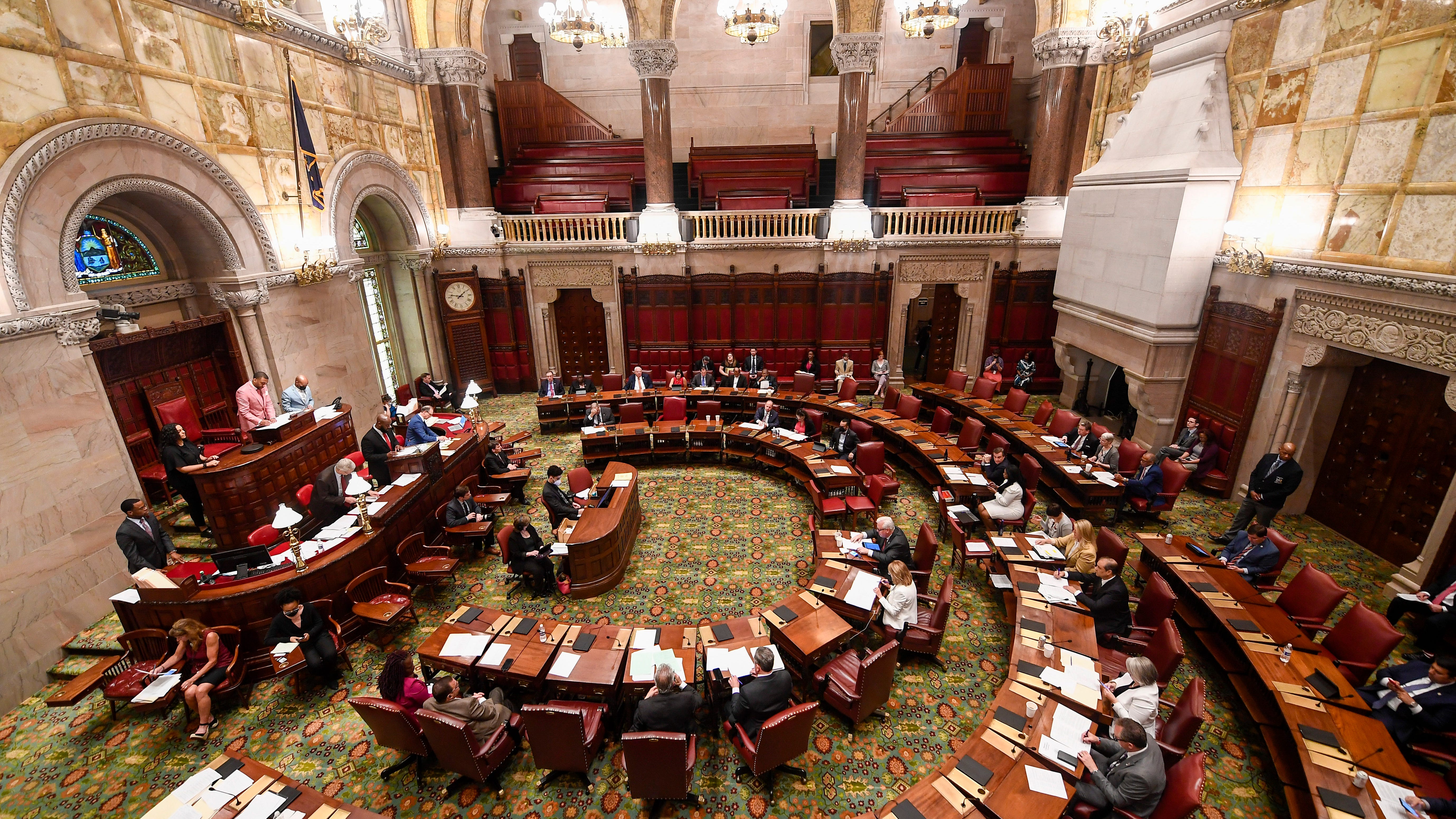 NY state passes bill raising age to buy, own semi-automatic rifles