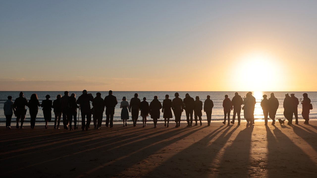 Crowds honor WWII veterans at Normandy D-Day celebrations