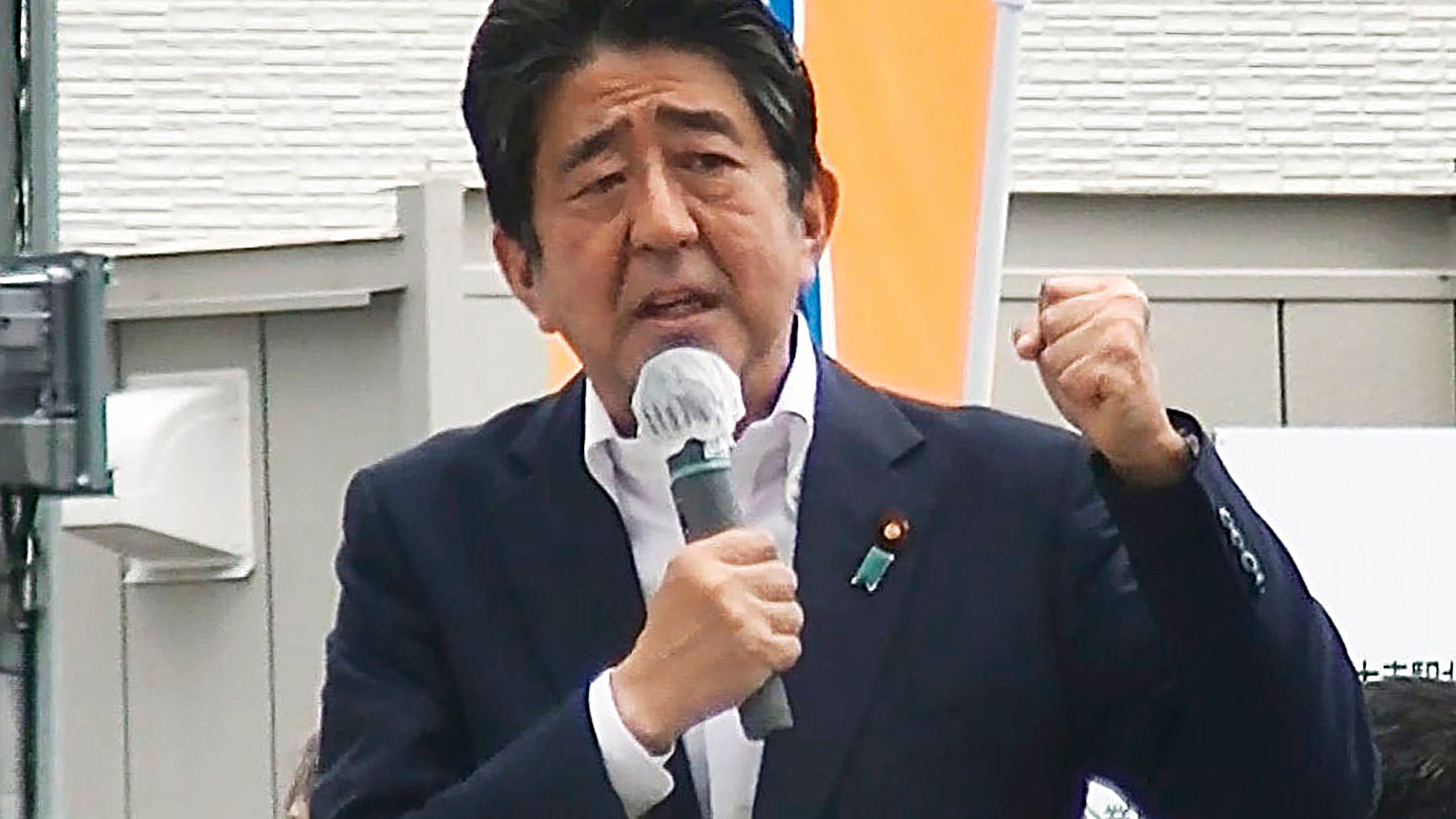 Facebook, Twitter scramble to remove Shinzo Abe assassination videos