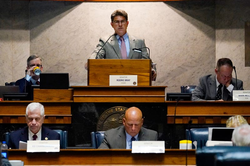 Indiana Senators open a hearing