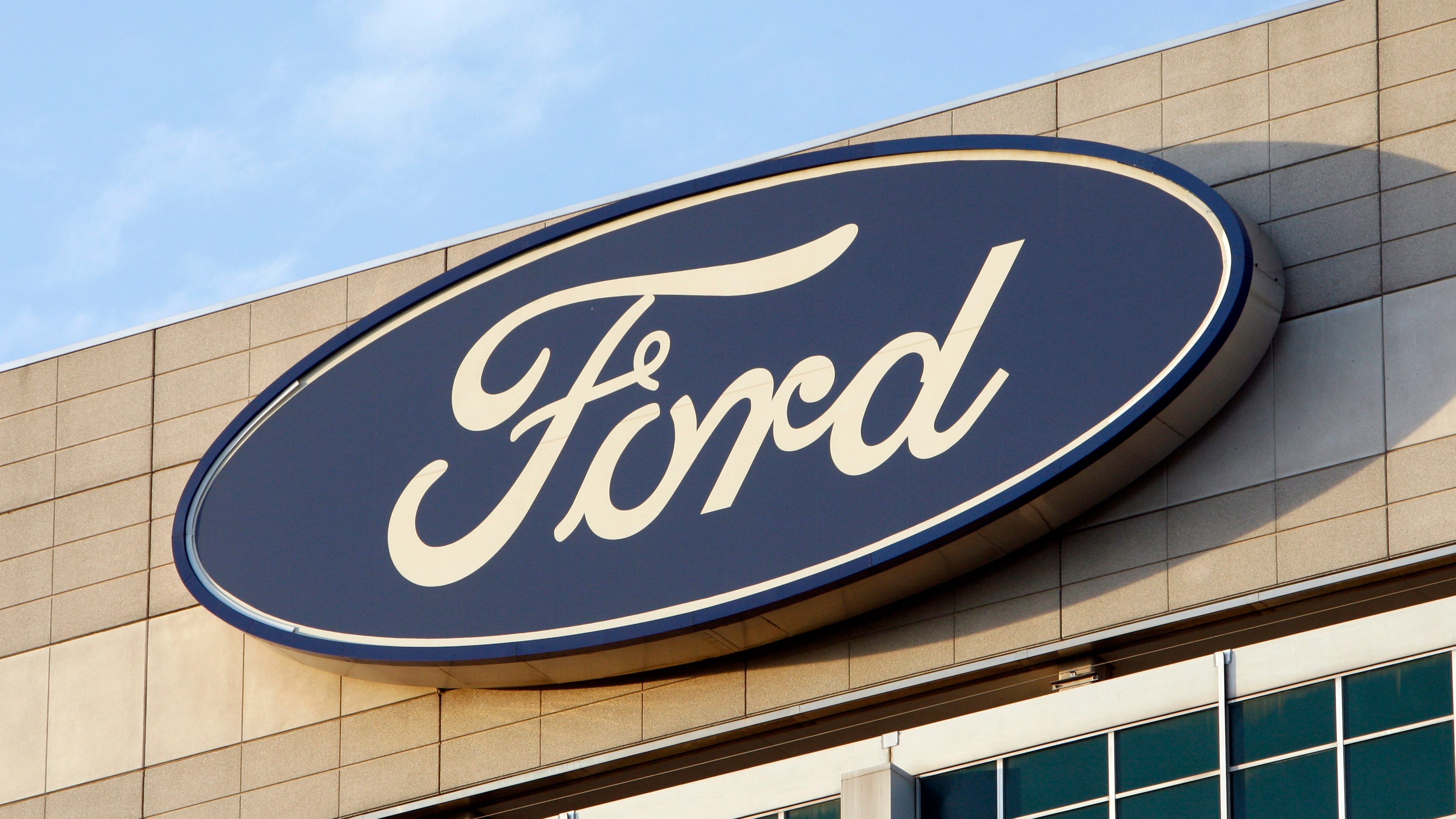 Jury awards $1.7 billion in Ford truck crash case