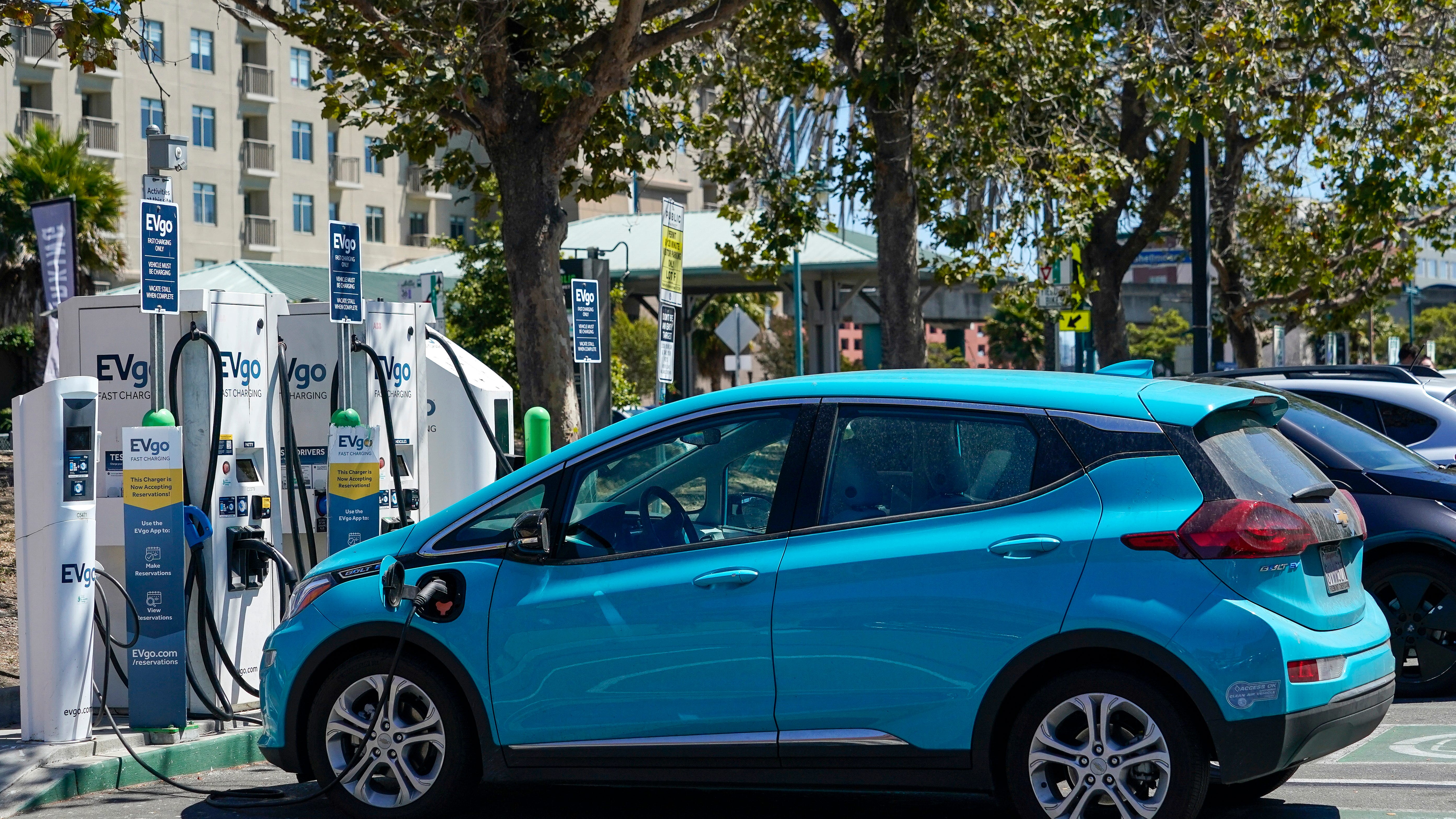 California takes big step toward phasing out gas-fueled vehicles