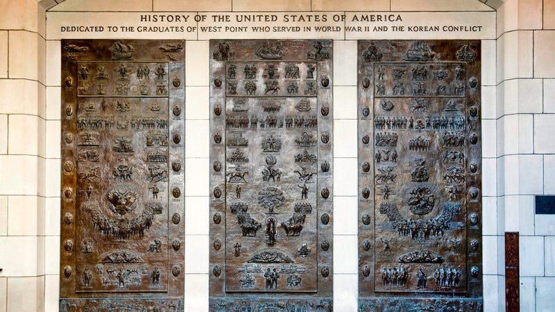 Panel: West Point should rename Lee Barracks, nix KKK art