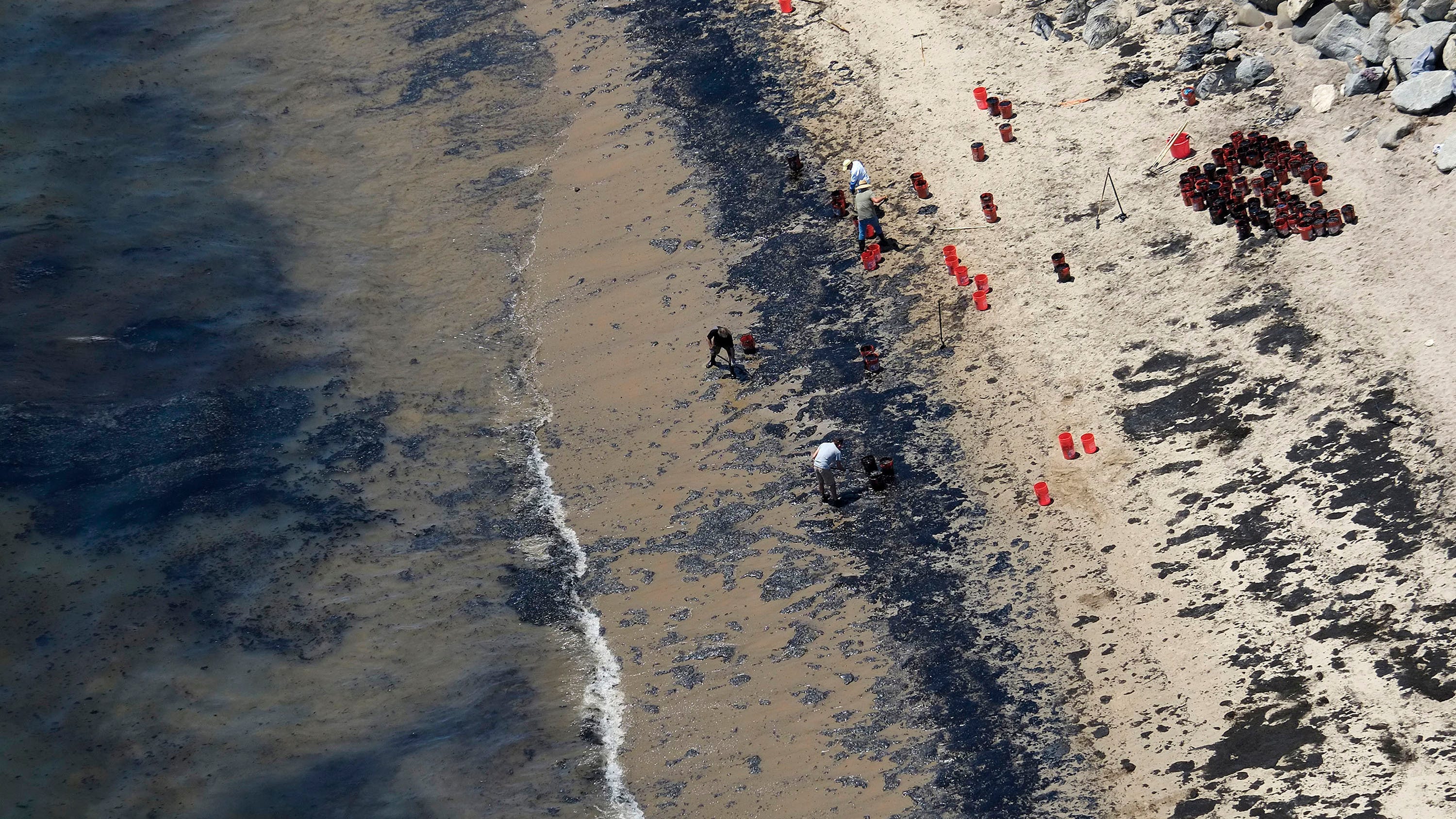 Judge approves $230M settlement in California oil spill case