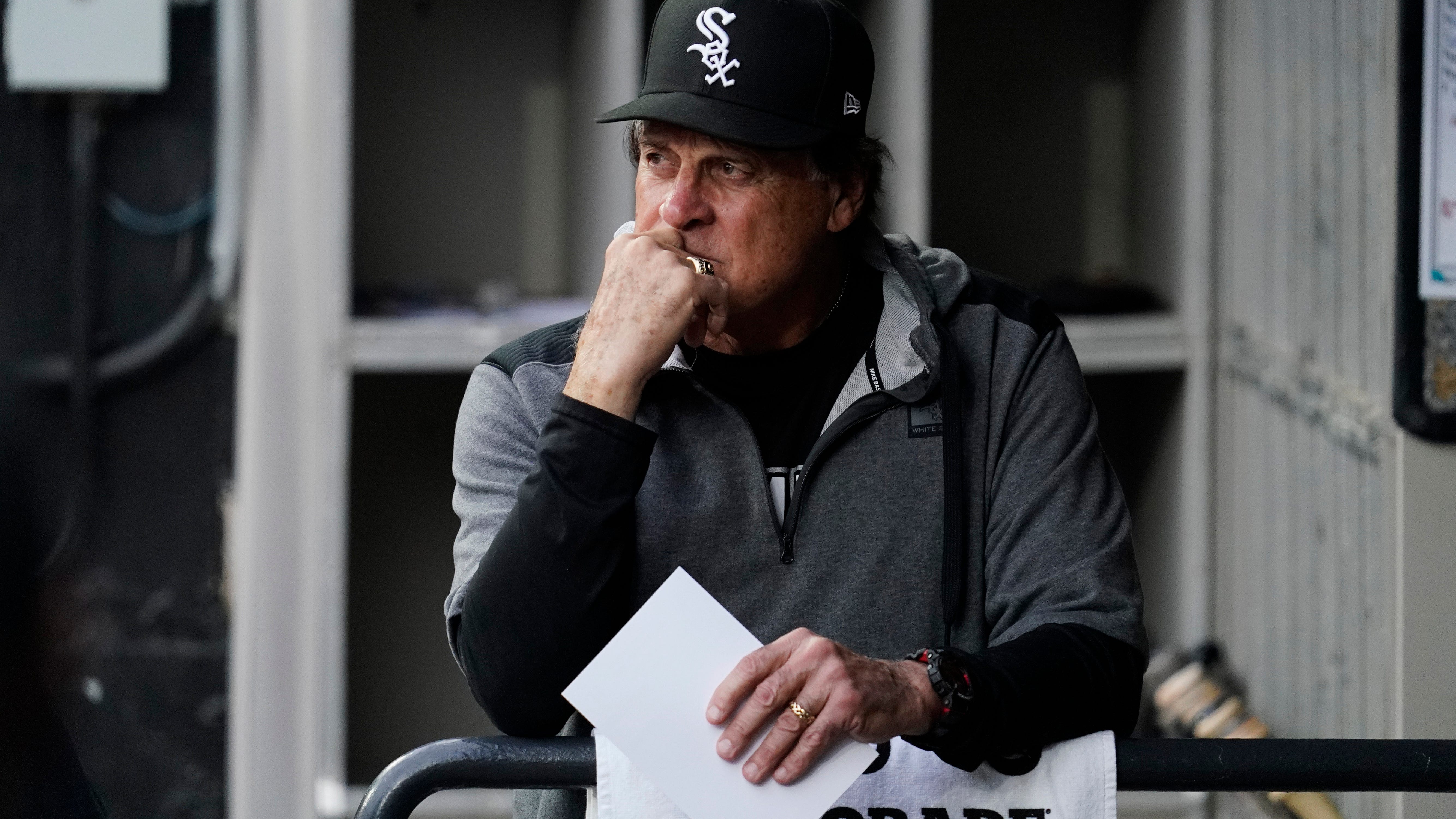 La Russa out as White Sox manager, citing heart issue