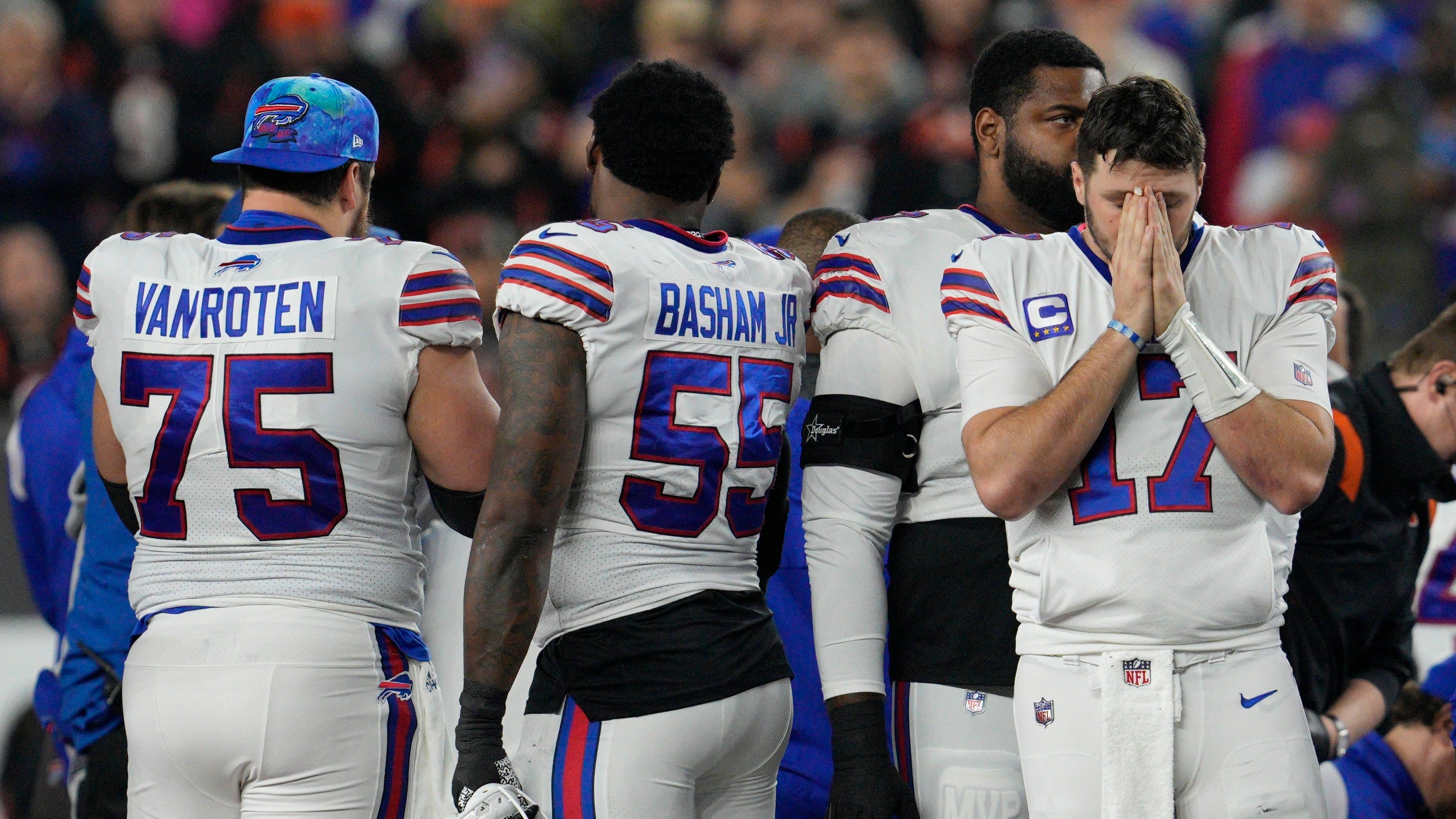 PHOTOS: Agony and anguish on the field as Bills and Bengals pray for Damar Hamlin