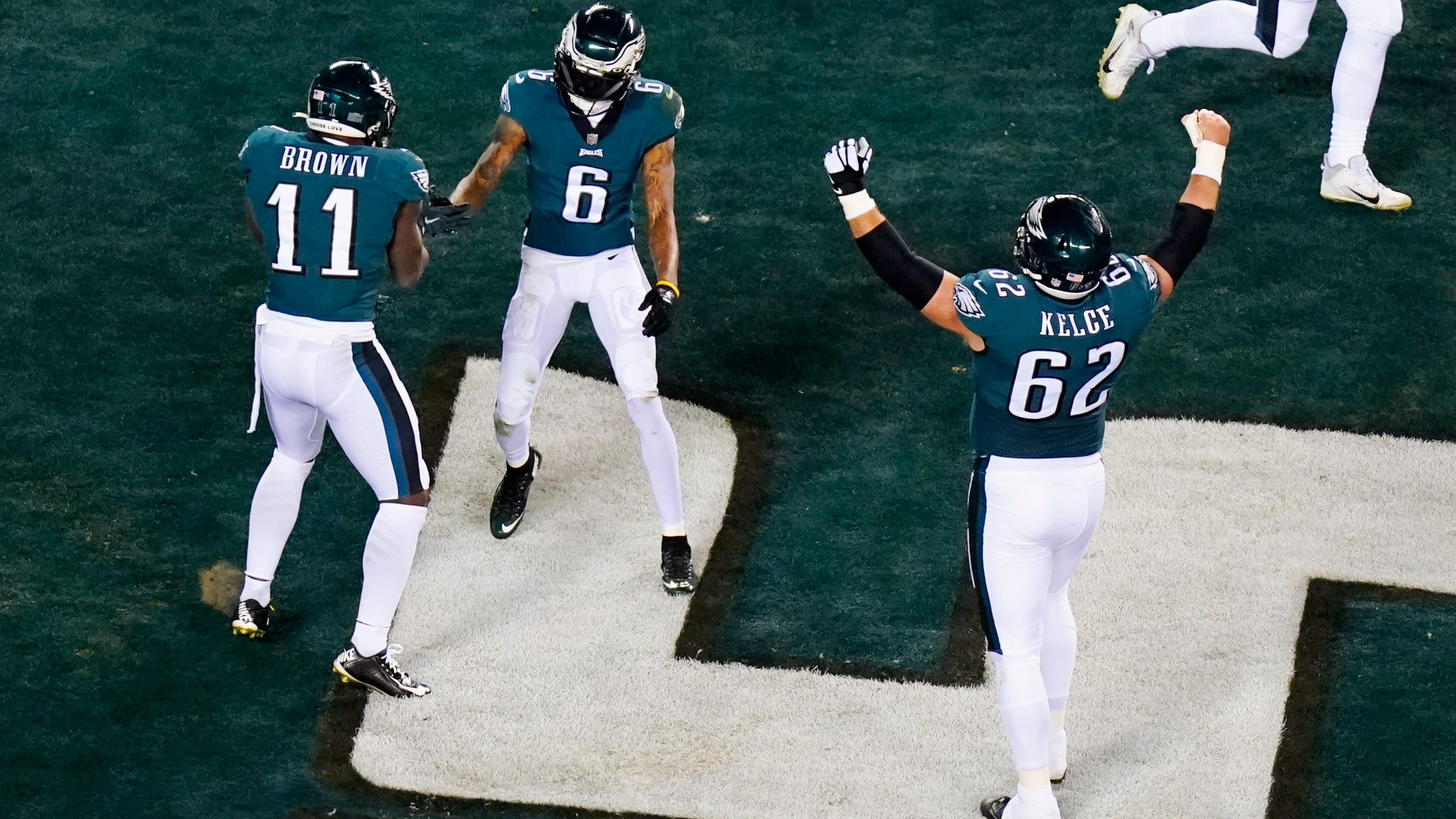 Wide receivers A.J. Brown, DeVonta Smith form ‘Dynamic Duo’ for Eagles