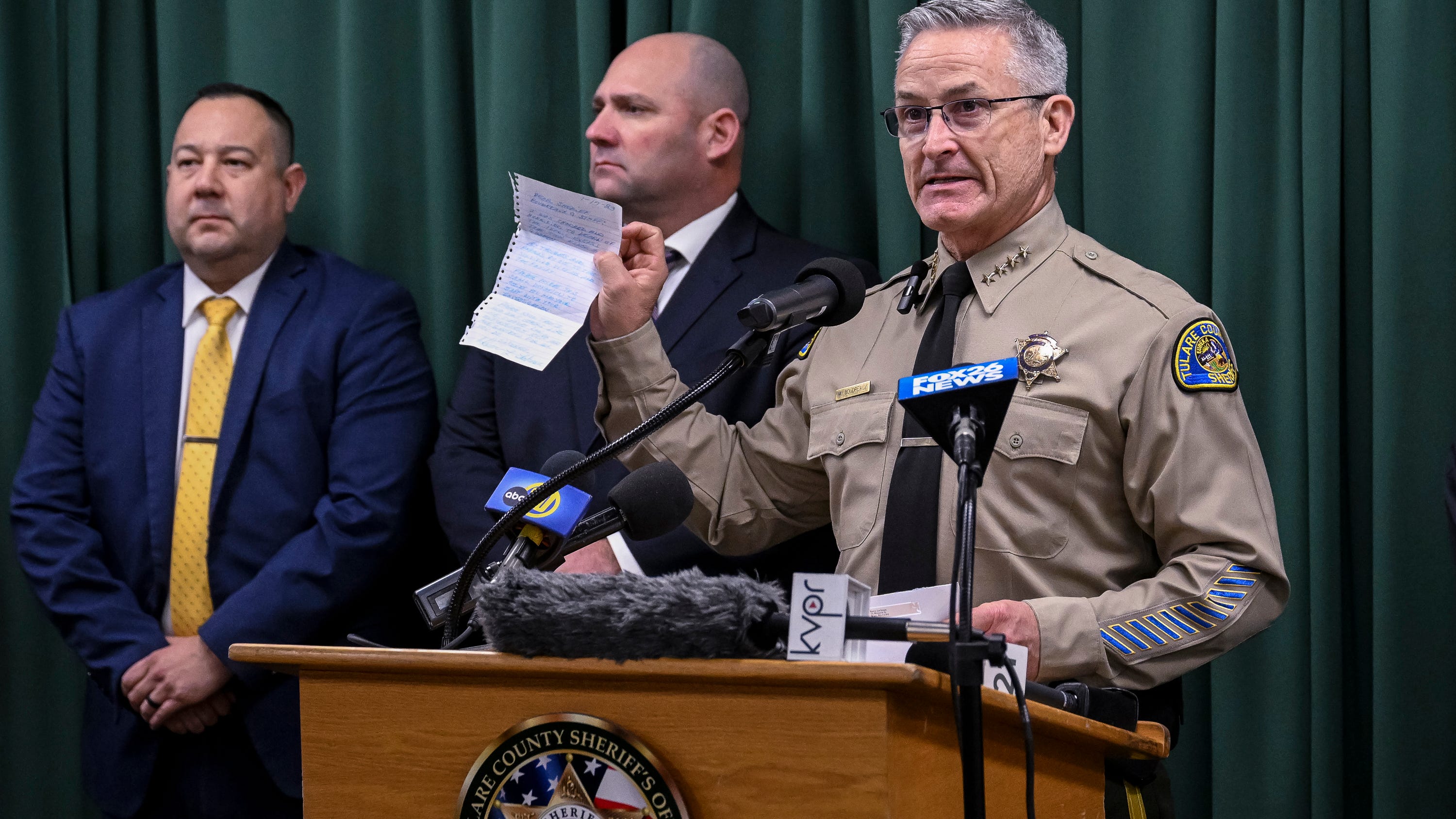 Shooters in central California killings of 6 still at large