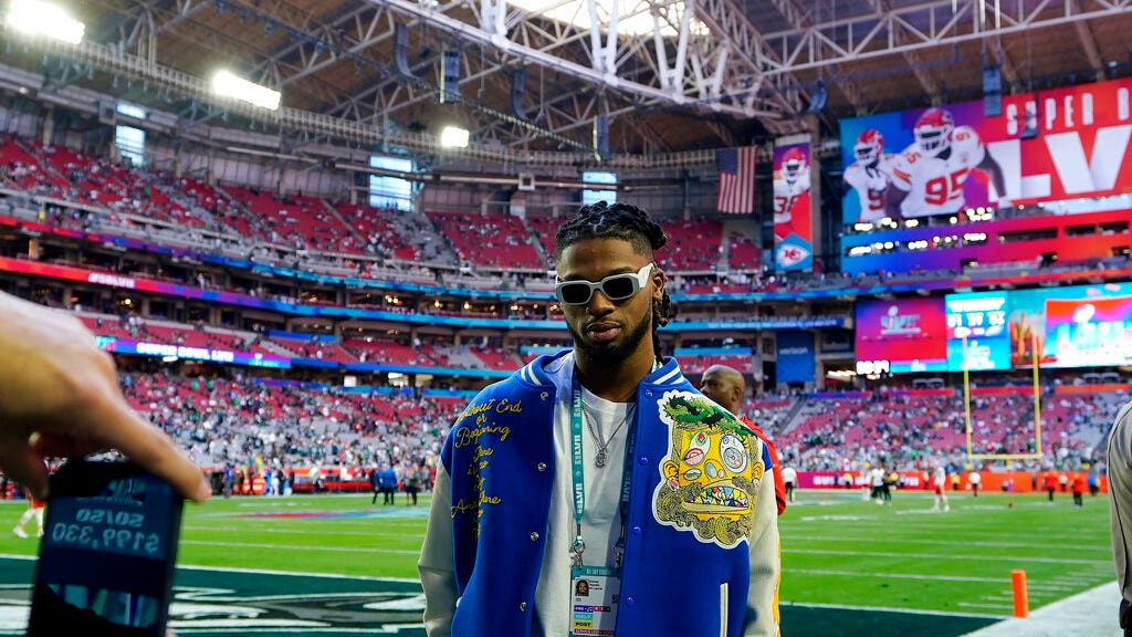 Damar Hamlin makes appearance on field at Super Bowl