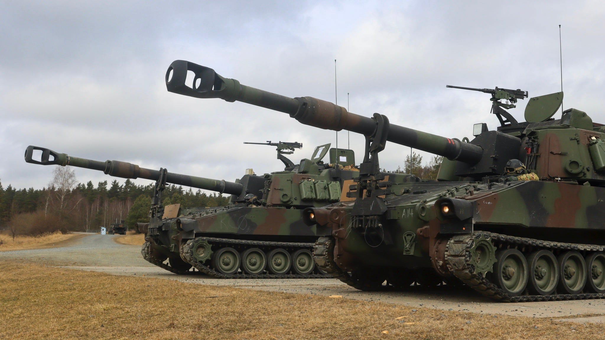 1st class of Ukraine fighters finishes advanced US training