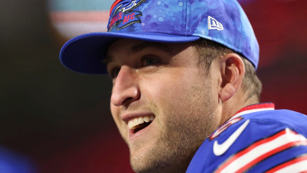 Bills agree to sign OL McGovern; re-sign Martin, Matakevich