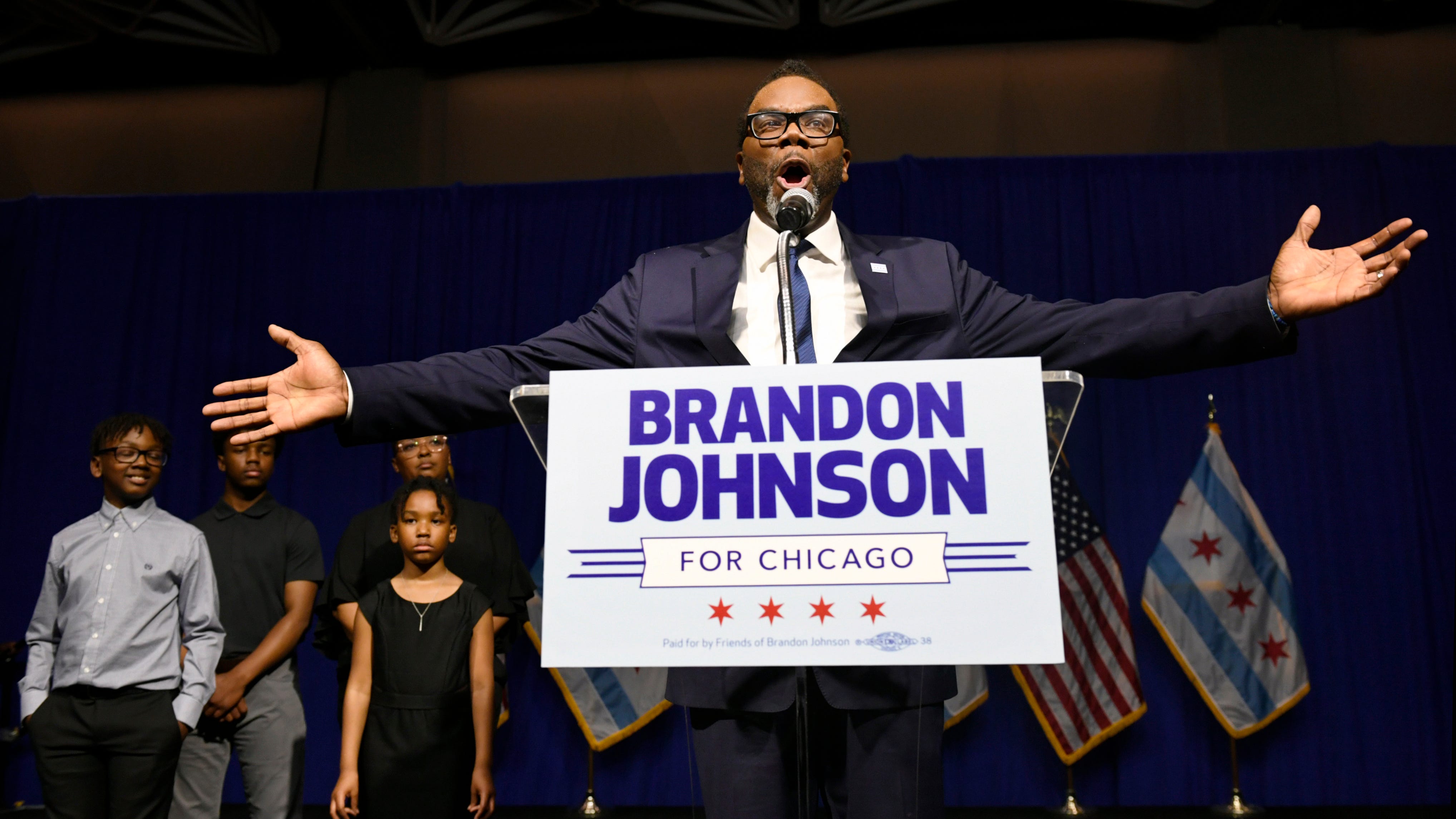 Brandon Johnson defeats Paul Vallas in Chicago mayoral runoff