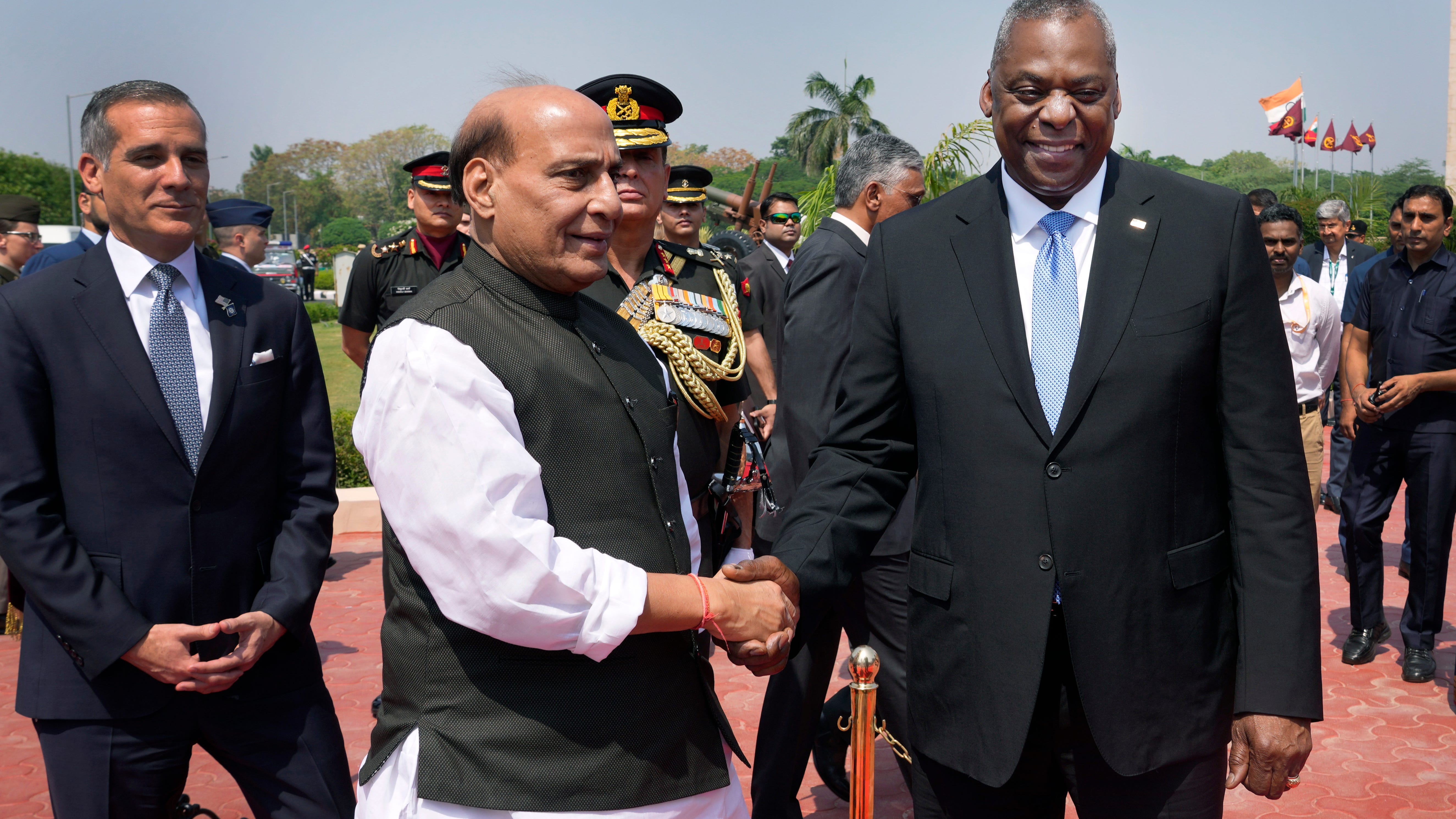 US defense secretary discusses upgrading ties with India to counter China