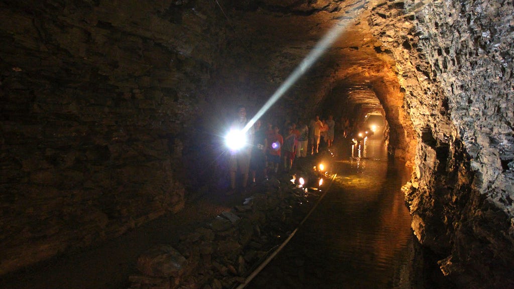 Passenger recounts fight to breathe after boat capsized in underground water tunnel in Lockport