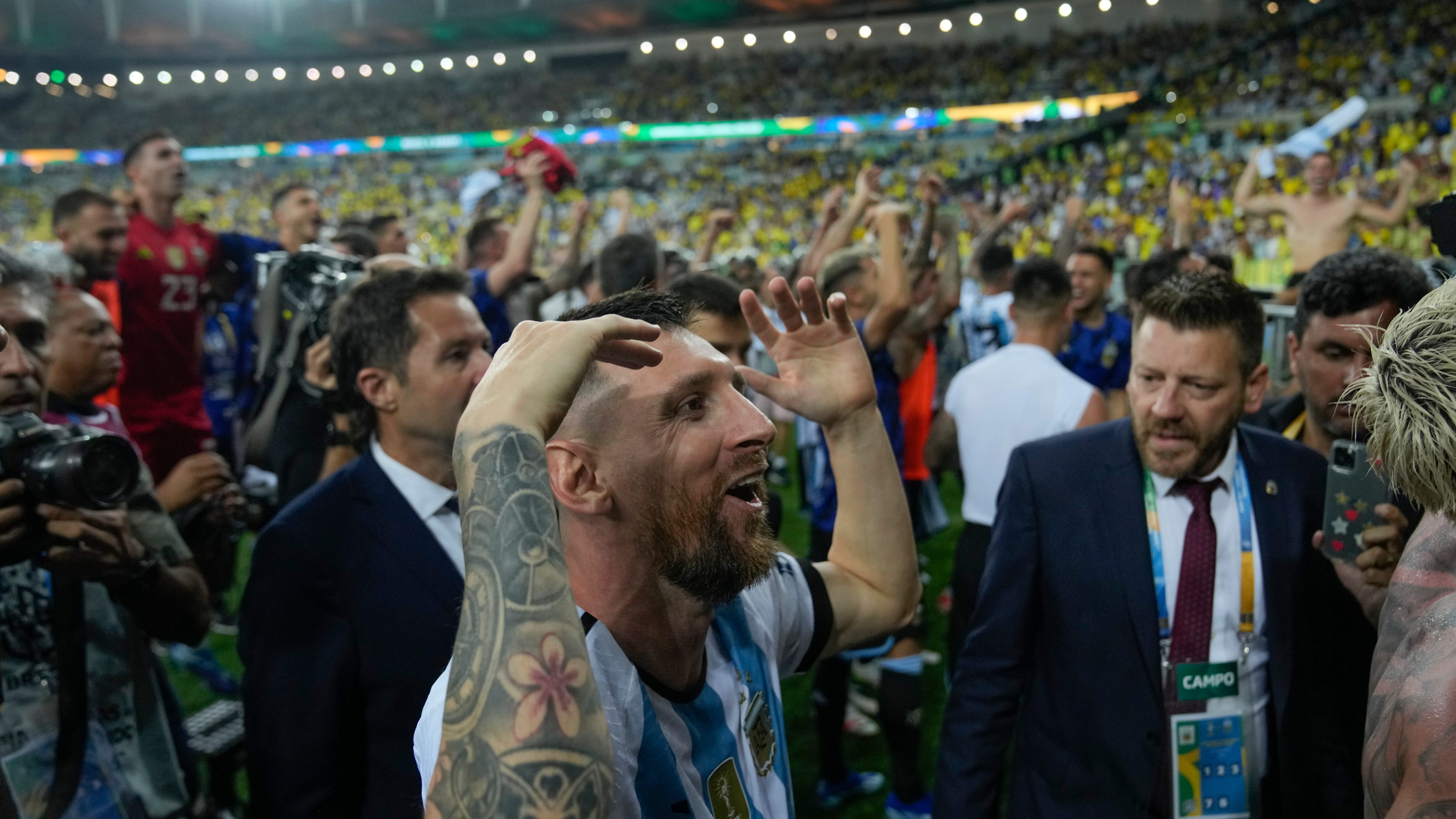 Argentina acaba el invicto de Brasil como local en eliminatorias tras gresca en las gradas